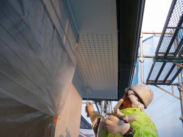 外壁塗装中の様子